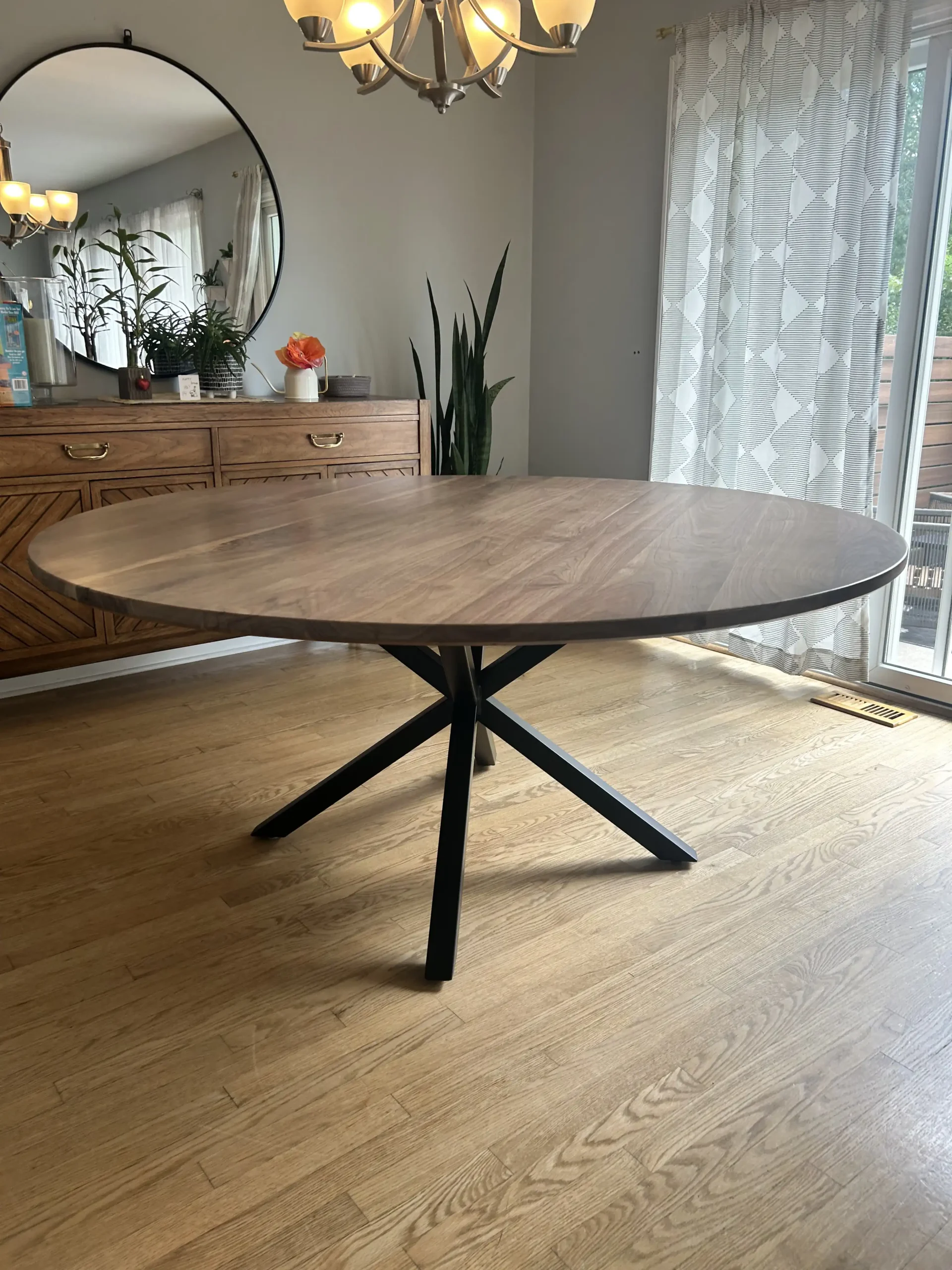 Dining Table Round scaled